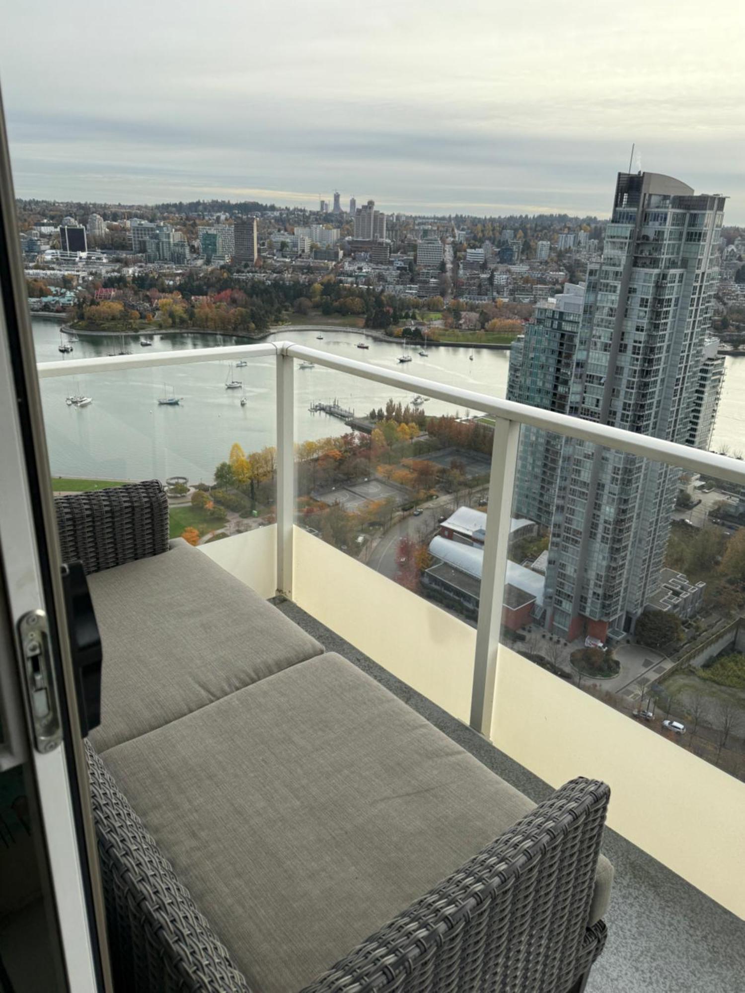 Beautiful 1 Bedroom Condo In Yaletown Vancouver Exterior foto